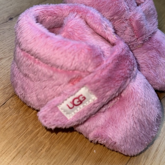 Ugg Baby Bixbee Bootie Crib Shoe - Never Worn - Picture 4 of 7